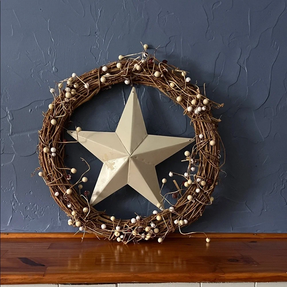Rustic Star Holiday Wreath